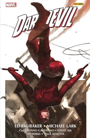 MARVEL OMNIBUS. DAREDEVIL DE ED BRUBAKER Y MICHAEL LARK 01
